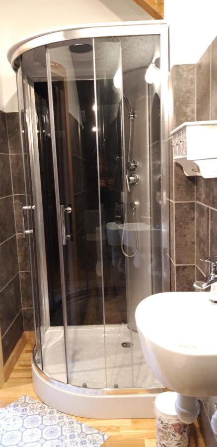 Metras Maja Hotel Aizpute Bagian luar foto