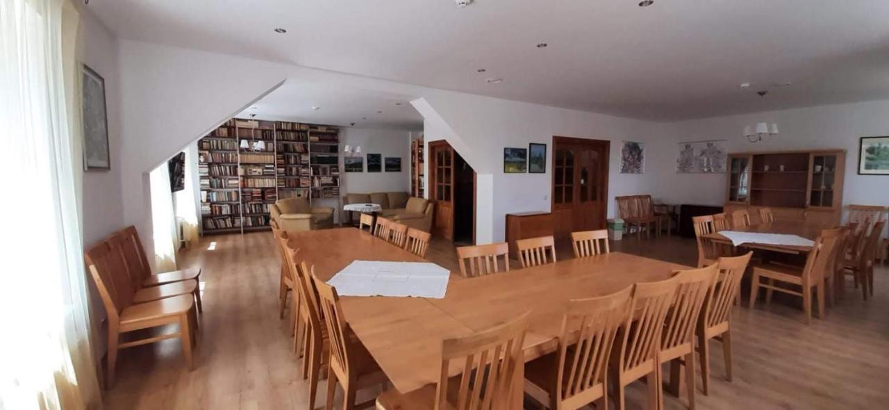 Metras Maja Hotel Aizpute Bagian luar foto