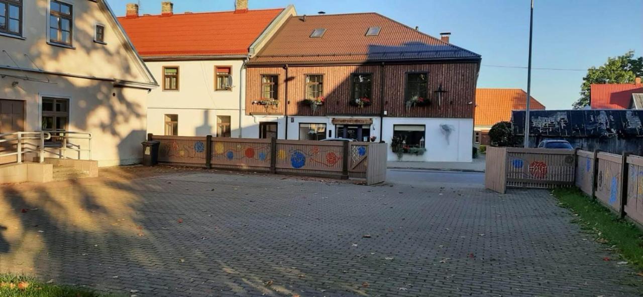 Metras Maja Hotel Aizpute Bagian luar foto